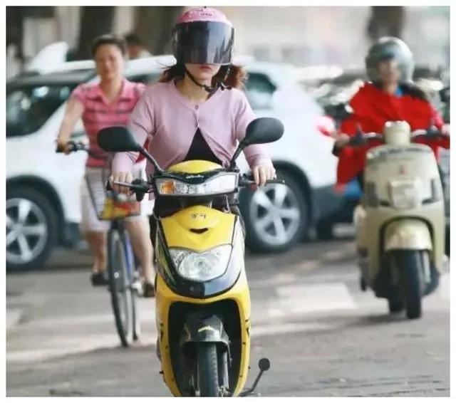 公民是自己健康的第一责任人与骑电动车戴头盔