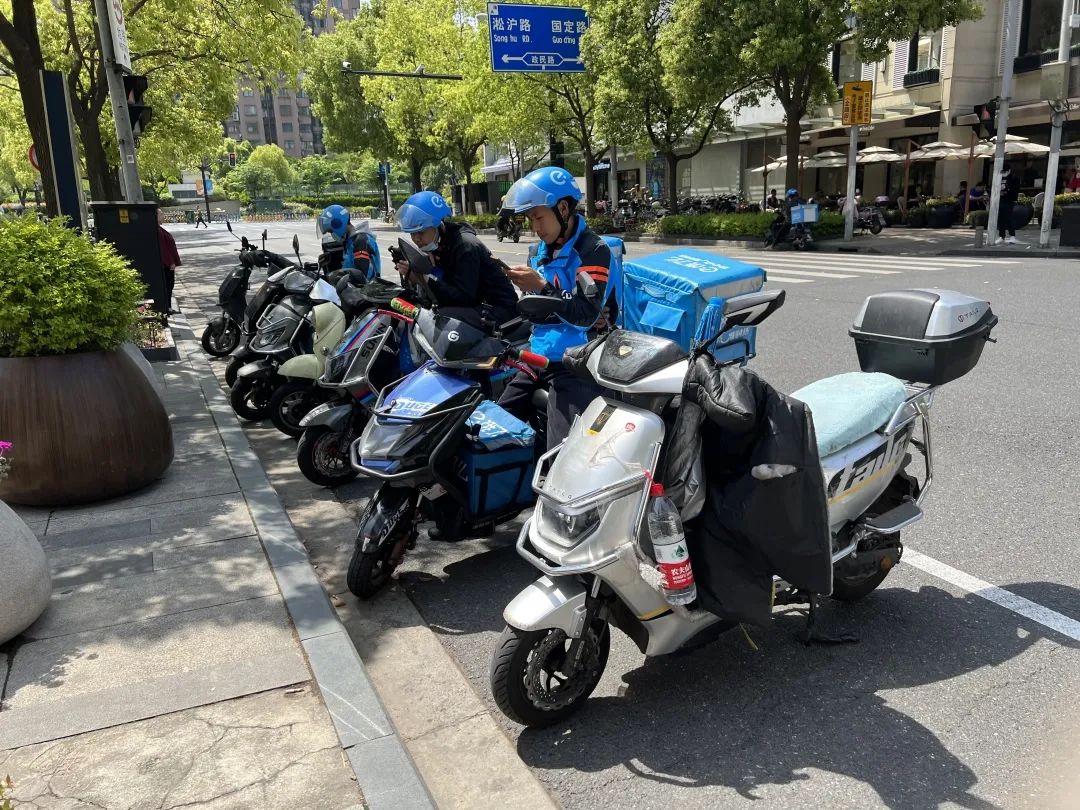 【节日我在岗】“五一”燃旺烟火气，网红大学路背后的“平安密码”