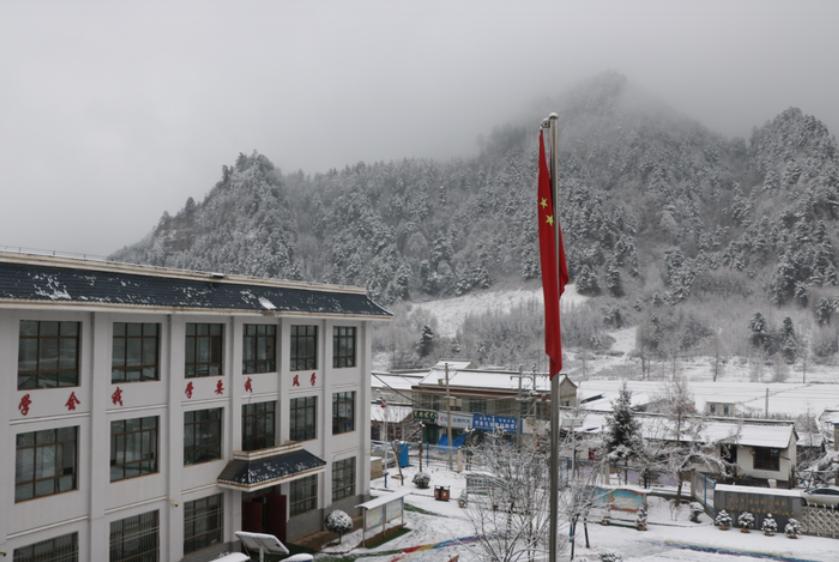 年轻人的读书欲望，正在拼多多上“疯狂开挂”