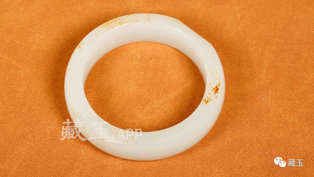 价值10万玉手镯只卖500元,1000块钱的和田玉手镯是不是真货