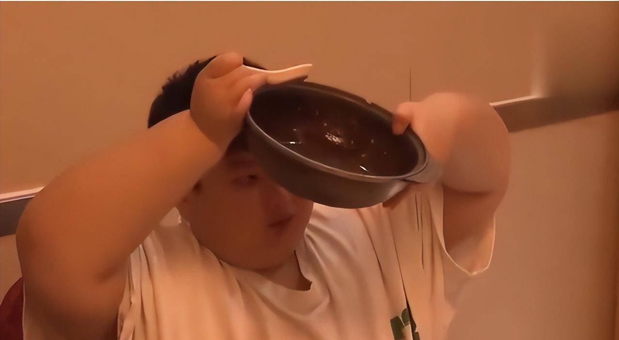 14岁300斤的小胖子,江西14岁少年体重300