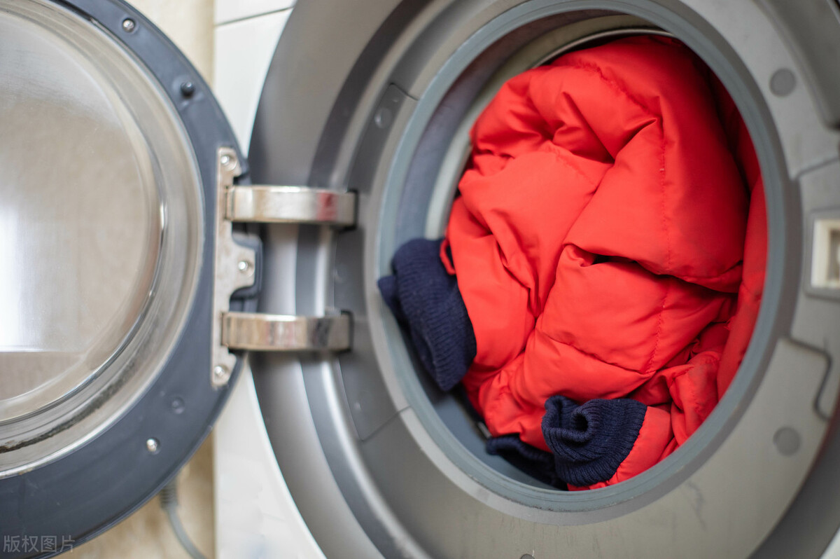 羽绒服不可干洗正确清洗方法,羽绒服正确清洗方法手洗或是干洗