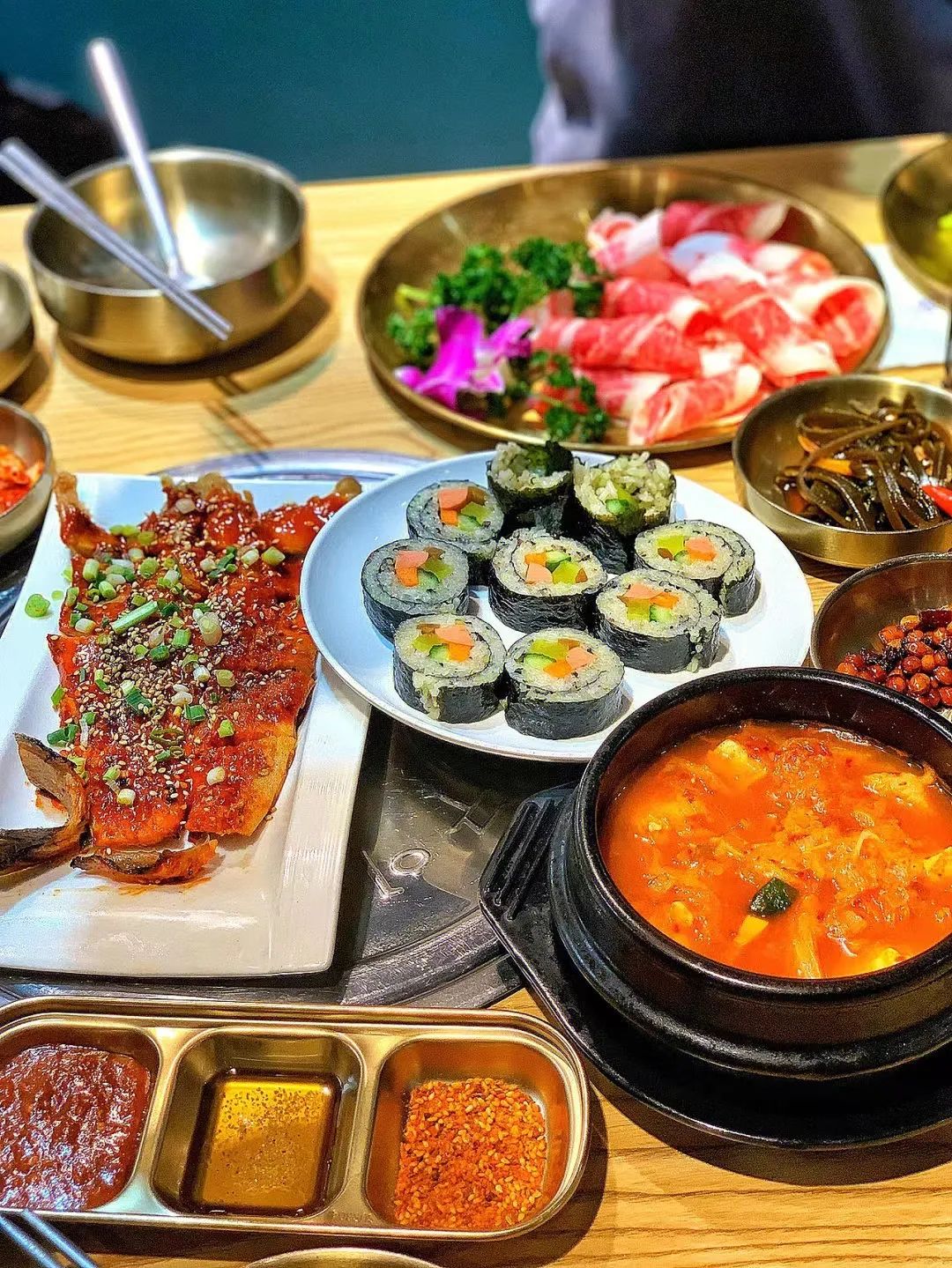 这座被赚钱耽误的浙江小县城，藏着无数吃货惦记的世界美食