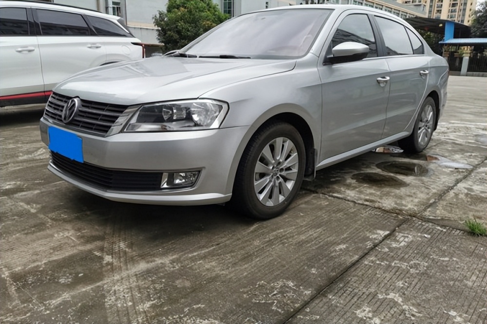 车里有股臭味是不是该换空调滤芯,车内有异味你的空调滤芯换了吗