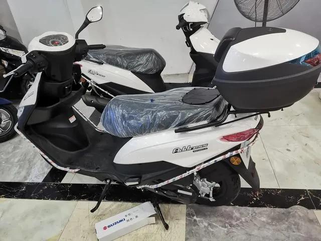 铃木uu125踏板纪念版,铃木踏板uu125百年纪念版落地价