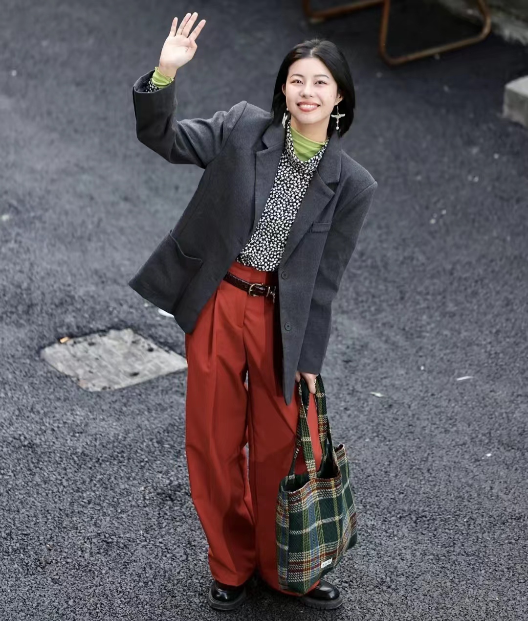 绿色衣服搭配什么颜色好看效果图,绿色最经典的三种颜色搭配