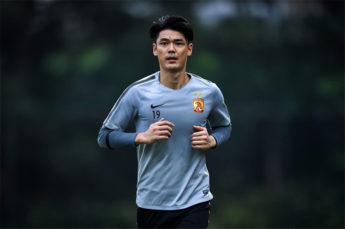 广州恒大门将曾诚年薪多少,广州恒大门将曾诚