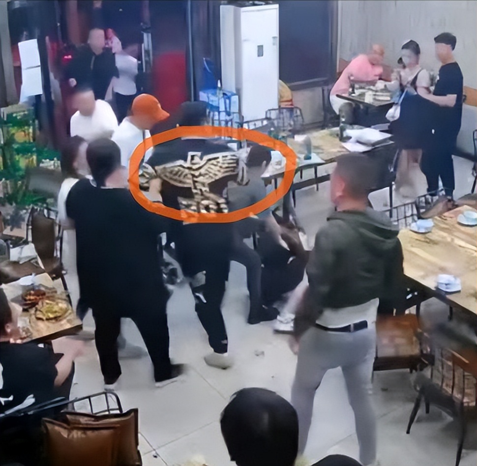 唐山打人事件背后,潮牌BOYLONDON躺枪遭退货,女主播被骂哭