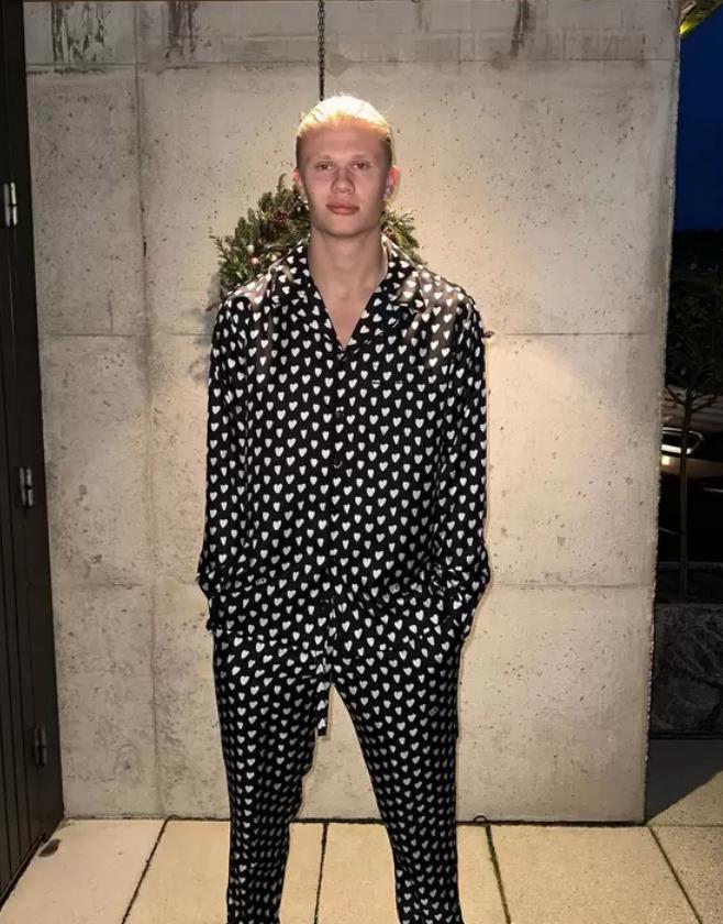 哈兰德被评为c罗之后第二人,哈兰德跟c罗同框