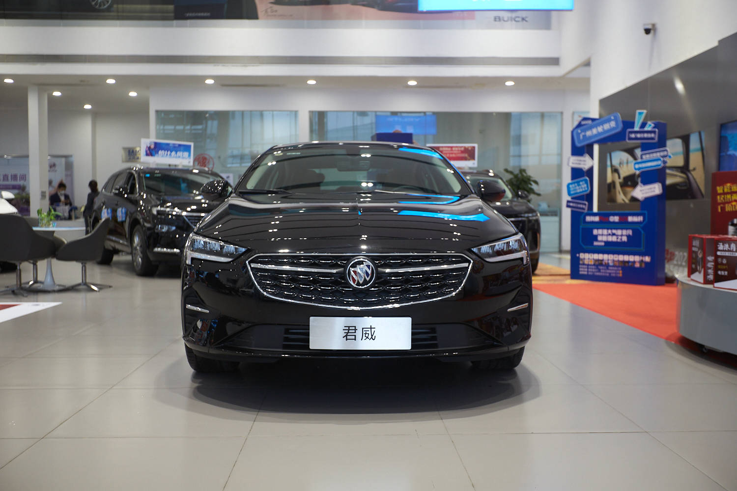 别克君越为什么比君威贵很多,2022款别克君威和君越的区别