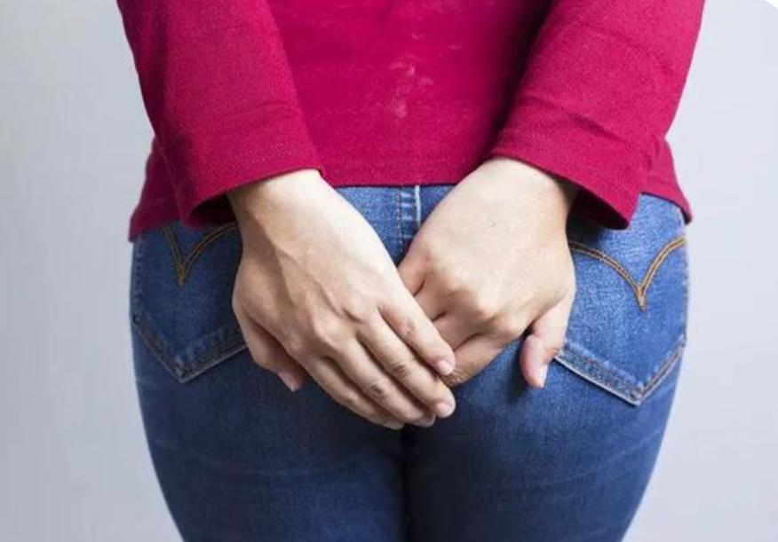 40岁女性下眼皮发黑是什么原因,女性腹股沟发黑是什么原因怎么办