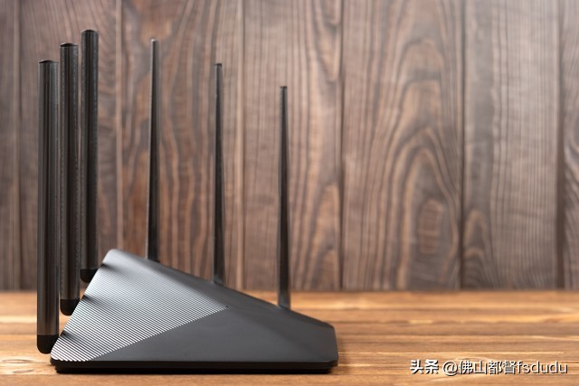 一个宽带分两个路由器的连接方法,家里两个路由器怎么使用一个宽带