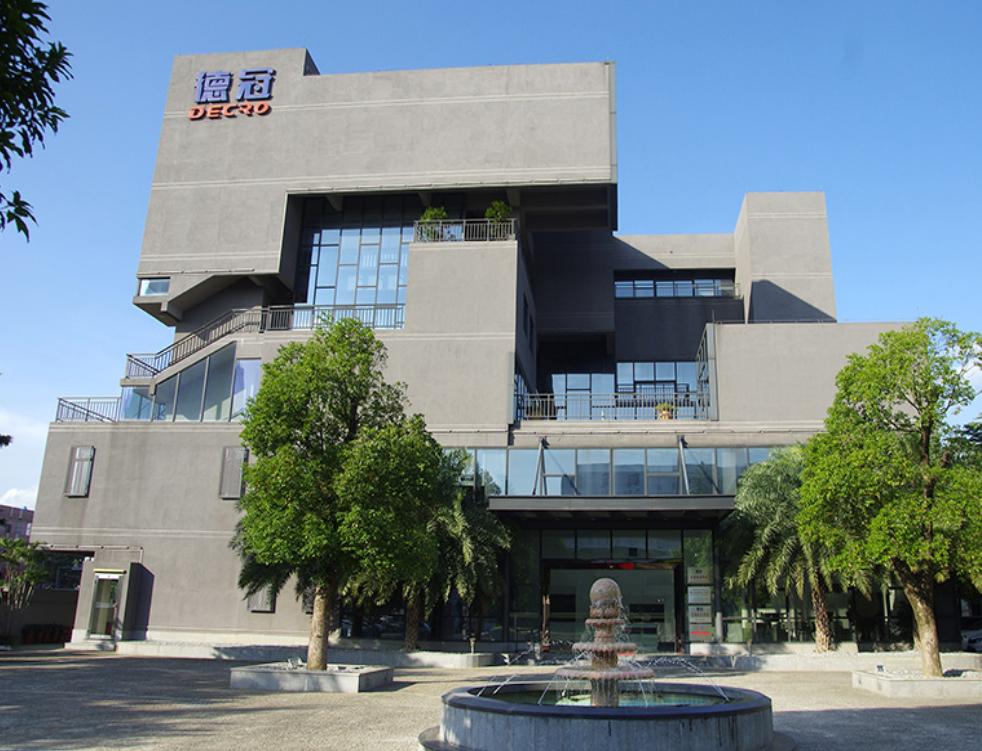 德冠新材IPO:三名实控人年龄跨越三代人以价换量净利润开倒车