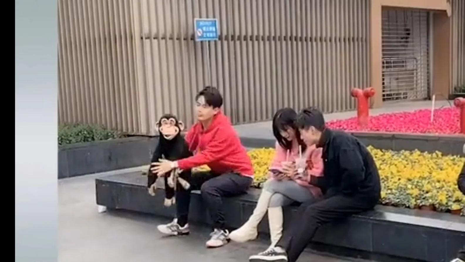 男子苦练撩妹绝技年入千万,小伙自创撩妹绝活