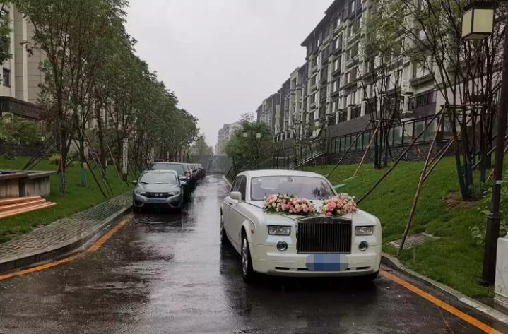 买个劳斯莱斯跑婚车赚钱吗,买劳斯莱斯跑婚庆靠谱