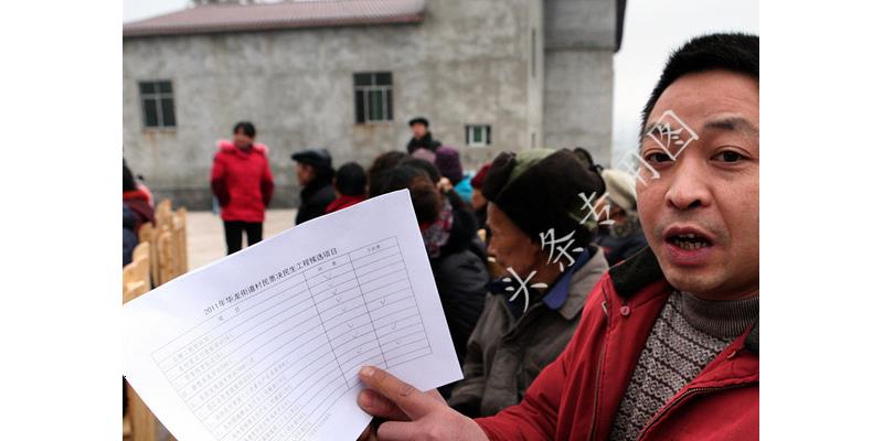 热心小伙半夜给邻居修水龙头,24岁小伙水龙头坏了