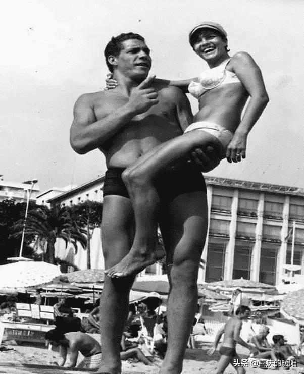 孩子吸吮母亲干瘪的乳房!42年河南饥荒真实场面,比电影残酷十倍