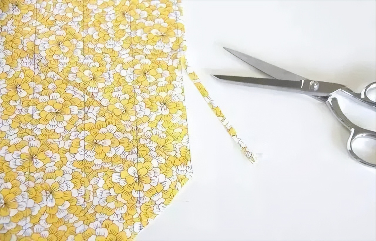 缝纫必看小妙招，省布包边条的裁剪方法，你一定要学学！