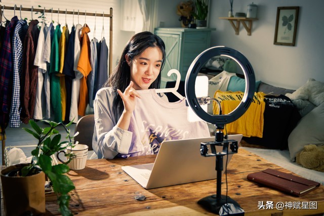 如何运用网络直播挣钱,利用互联网直播赚钱需要什么投入