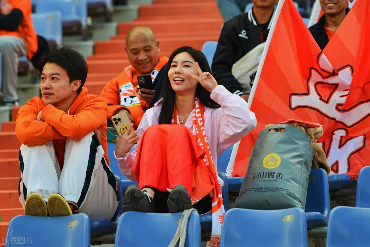 山东泰山球迷无正版球衣可买，只因俱乐部卖球衣是赔本买卖