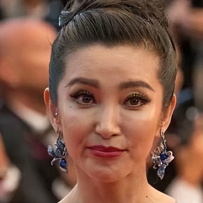 40多岁皮肤干燥用什么面霜好,40岁女人护肤品面霜200以下