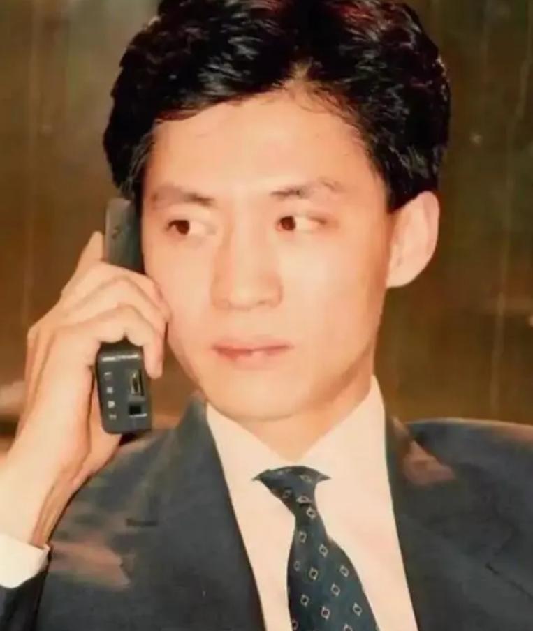 中国第一位办手机号码的人，当时号码随便选，最终他挑了什么号？