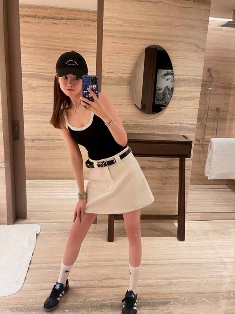 国足太太团颜值大比拼秦升,国足太太们颜值逆天