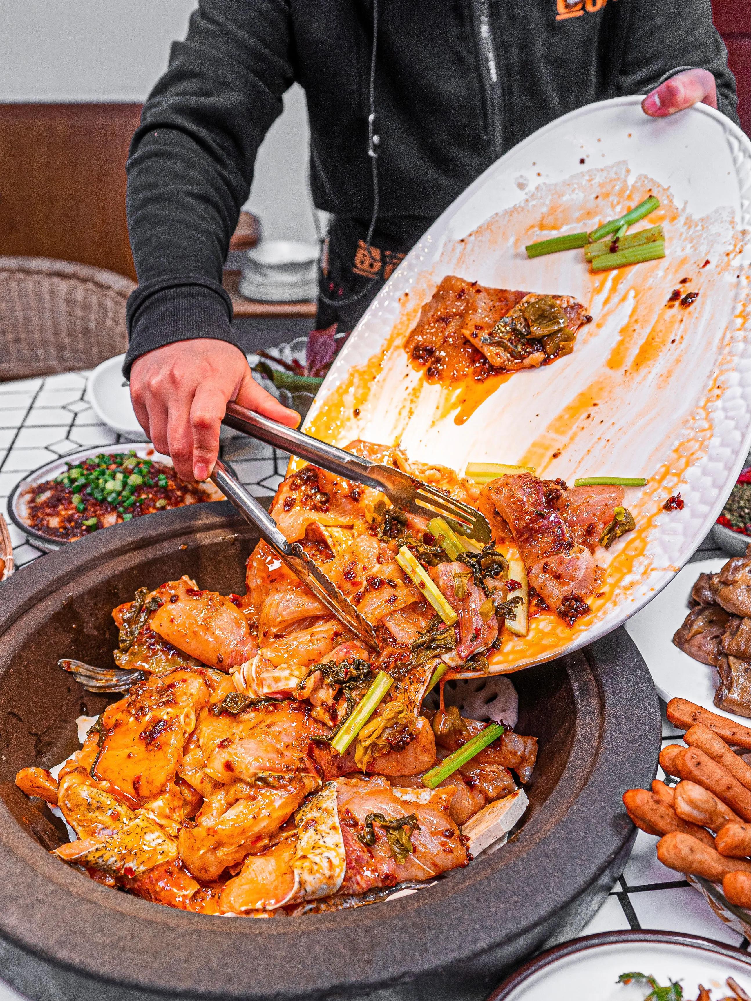 重庆推荐石锅鱼,重庆南滨路蒸汽石锅鱼