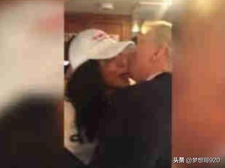 特朗普亲吻女人,特朗普吻梅拉尼娅