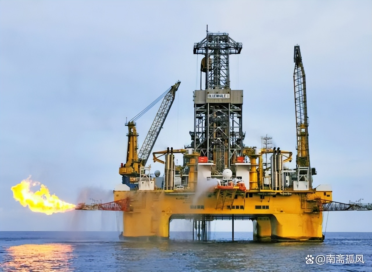 油田管道喷火怎么回事,石油开采为啥有个管子老冒火