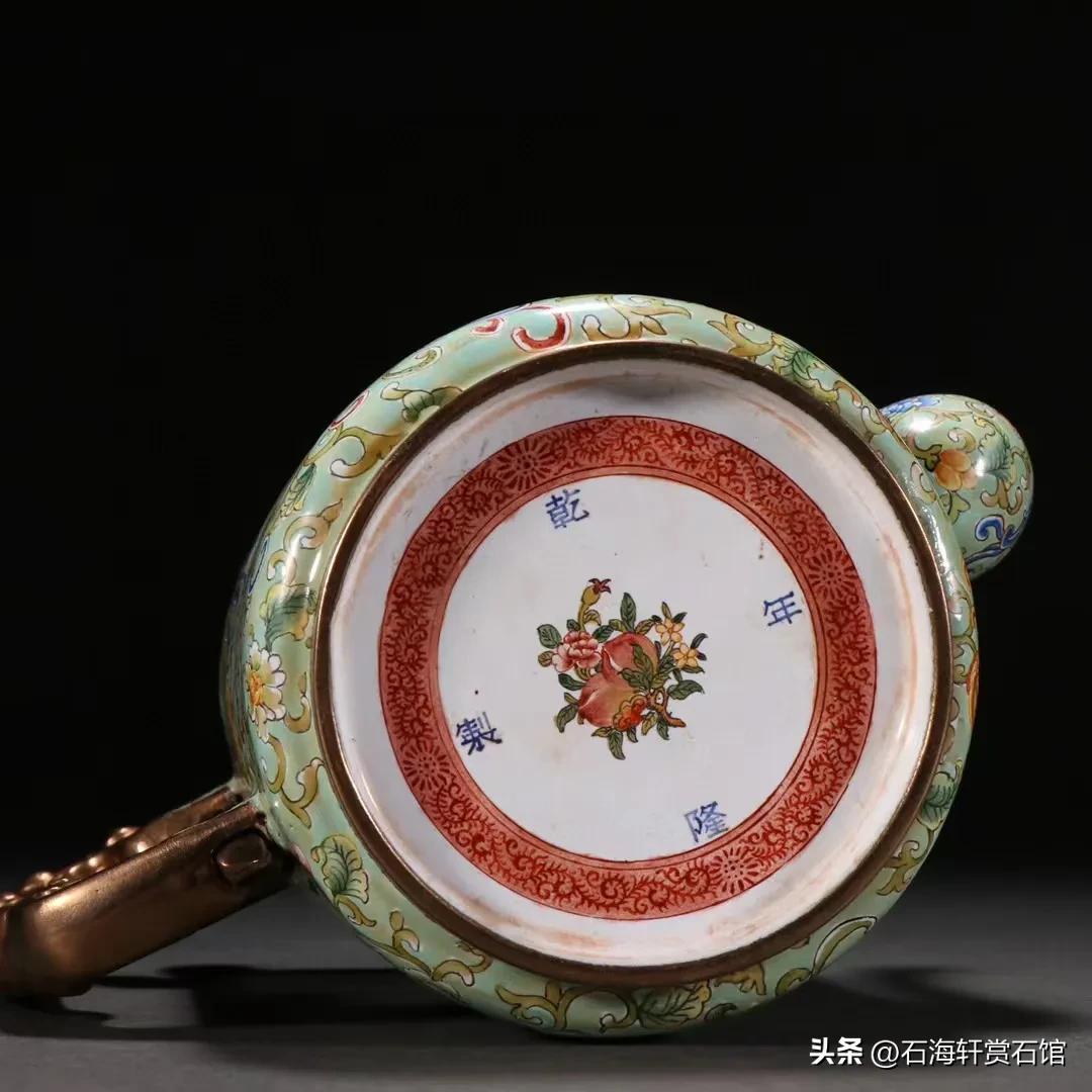 鎏金鹦鹉纹提梁银壶,铜胎画珐琅花鸟纹提梁壶