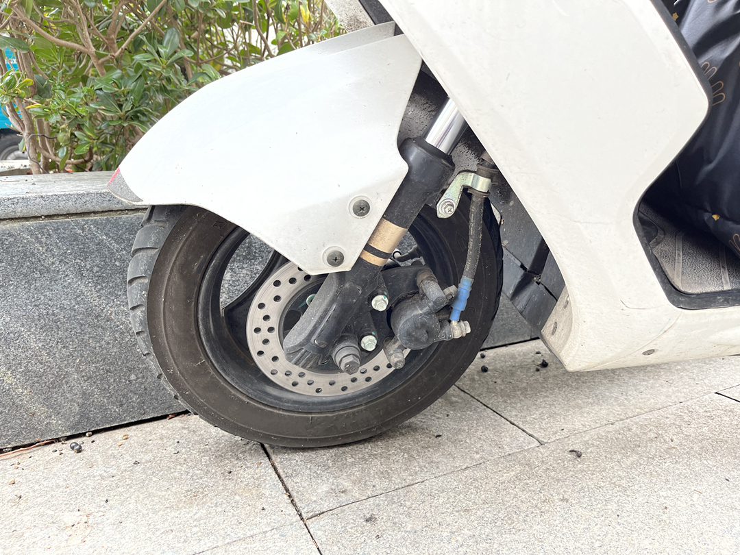 几万块钱的两轮电动车哪款更靠谱,两轮电动车哪种车型好看