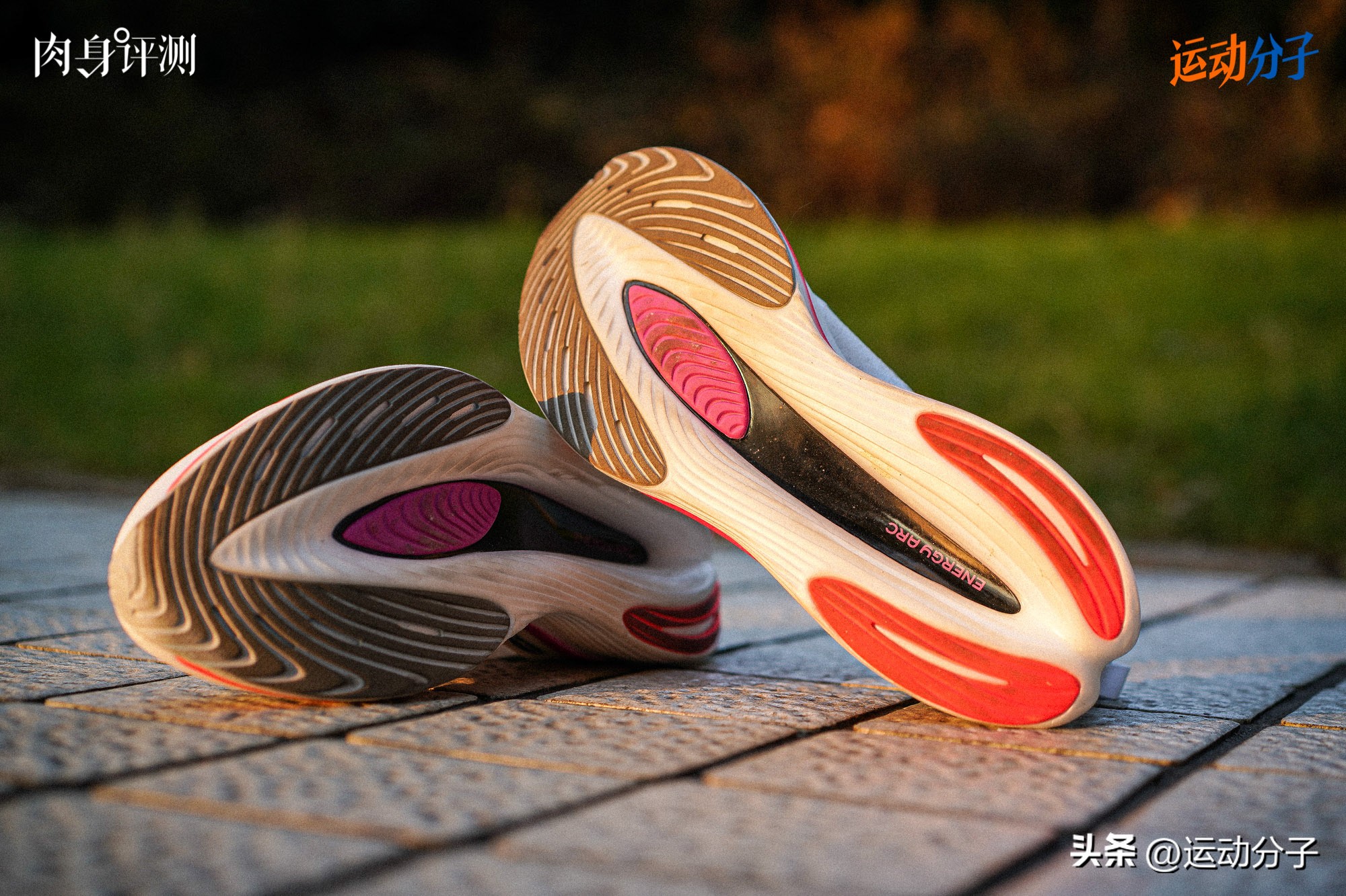 newbalance碳板跑鞋与nike对比,newbalanceelitev3碳板跑鞋