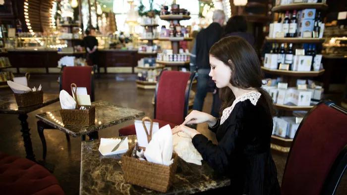 韩国首尔最著名的商业街,韩国首尔是一个魔幻的城市