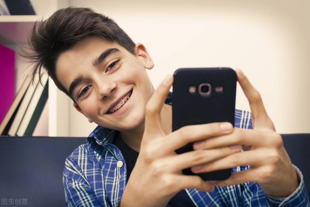 孩子玩游戏上瘾到什么学校能改变,孩子沉迷电子游戏怎么教育