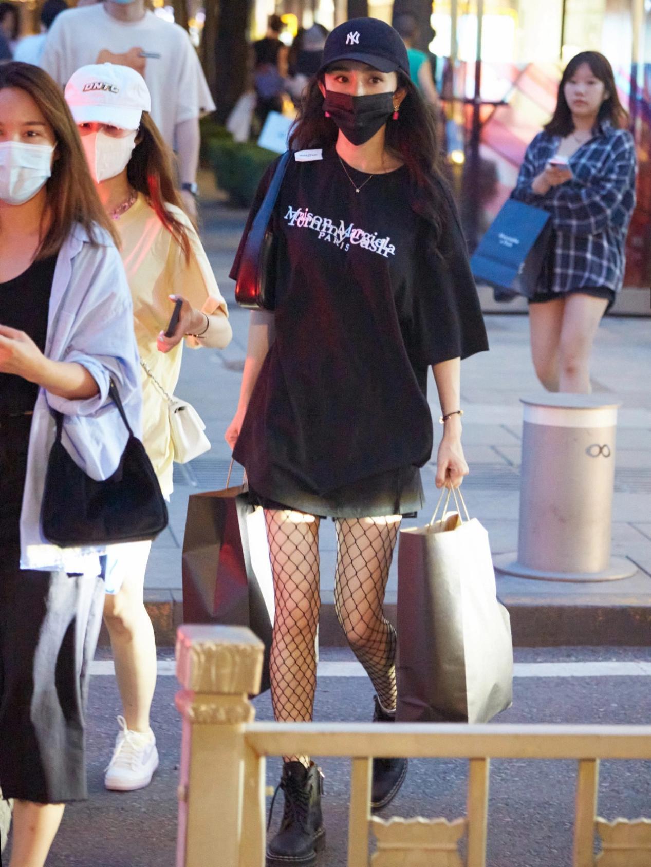 棒球帽真的是很显青春活力的,棒球帽戴上之后超级减龄真不错