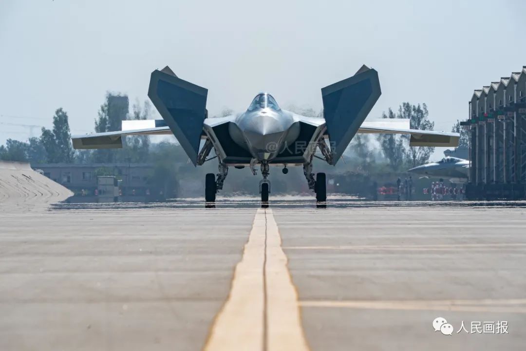 歼20首飞纪录片完整版,歼-20首飞珍贵画面曝光