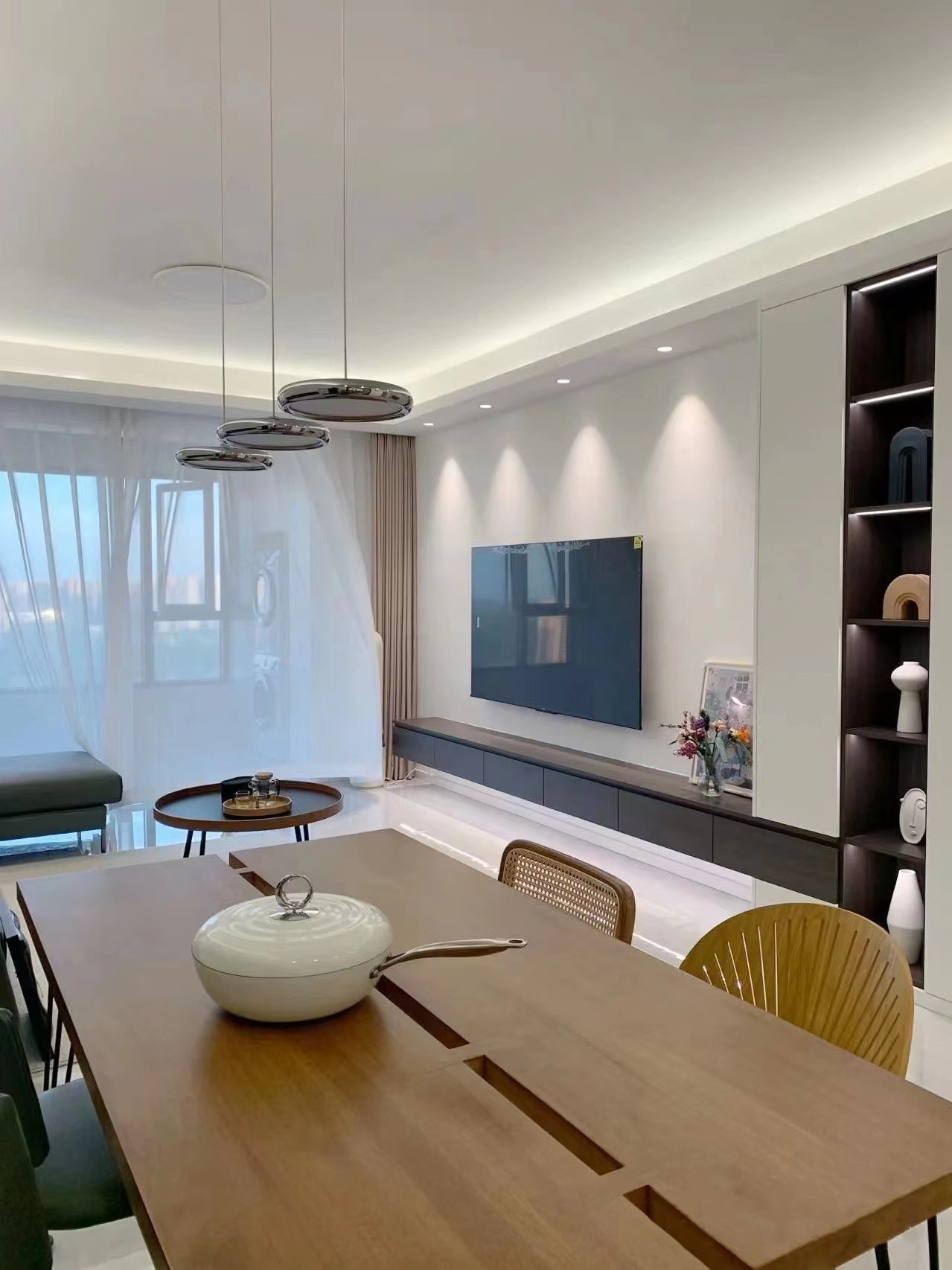 大白墙悬空电视柜颜色搭配效果图,小户型大白墙电视墙