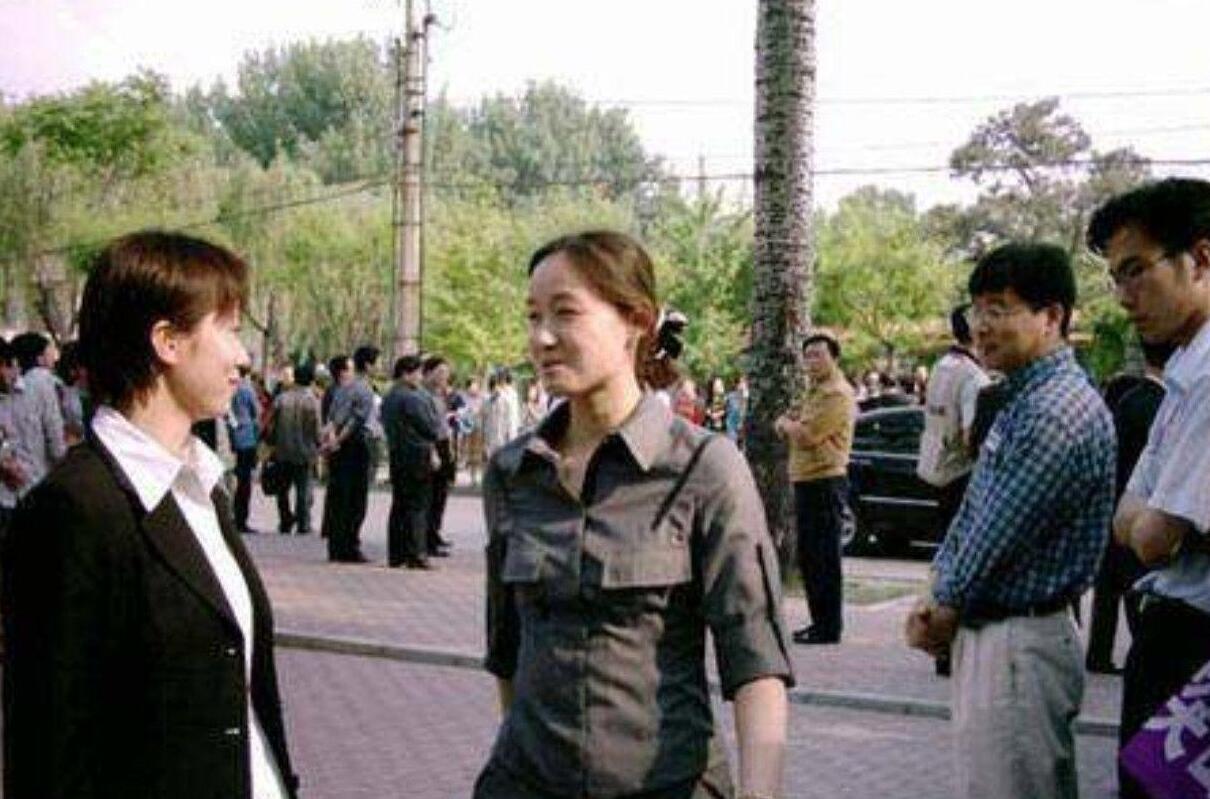 她是“北京小姐”的季军，保护过13位国家元首夫人