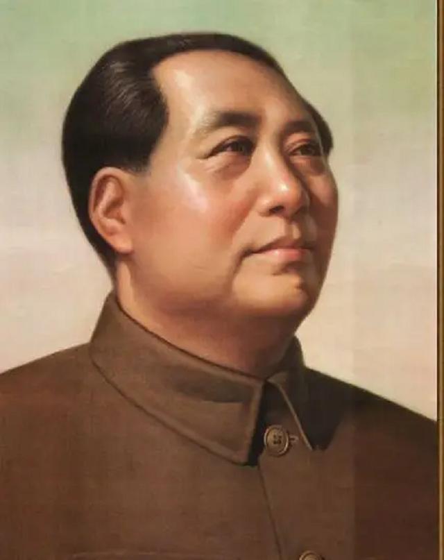 毛主席新画像挂上*安门天**，群众却提出修改意见，中央如何回应？