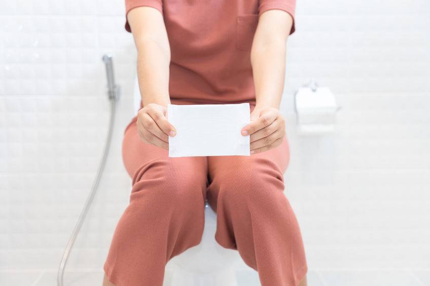 女性月经发黑怎么调理恢复正常,女性发黑怎么调理恢复正常