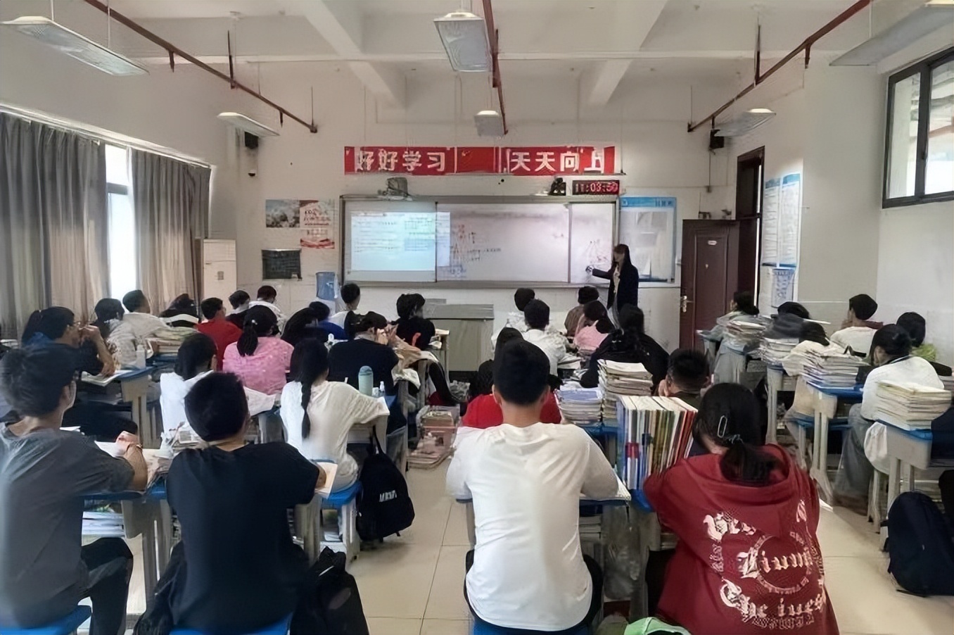 万州三中江南校区最近视频,万州第三中学江南校区