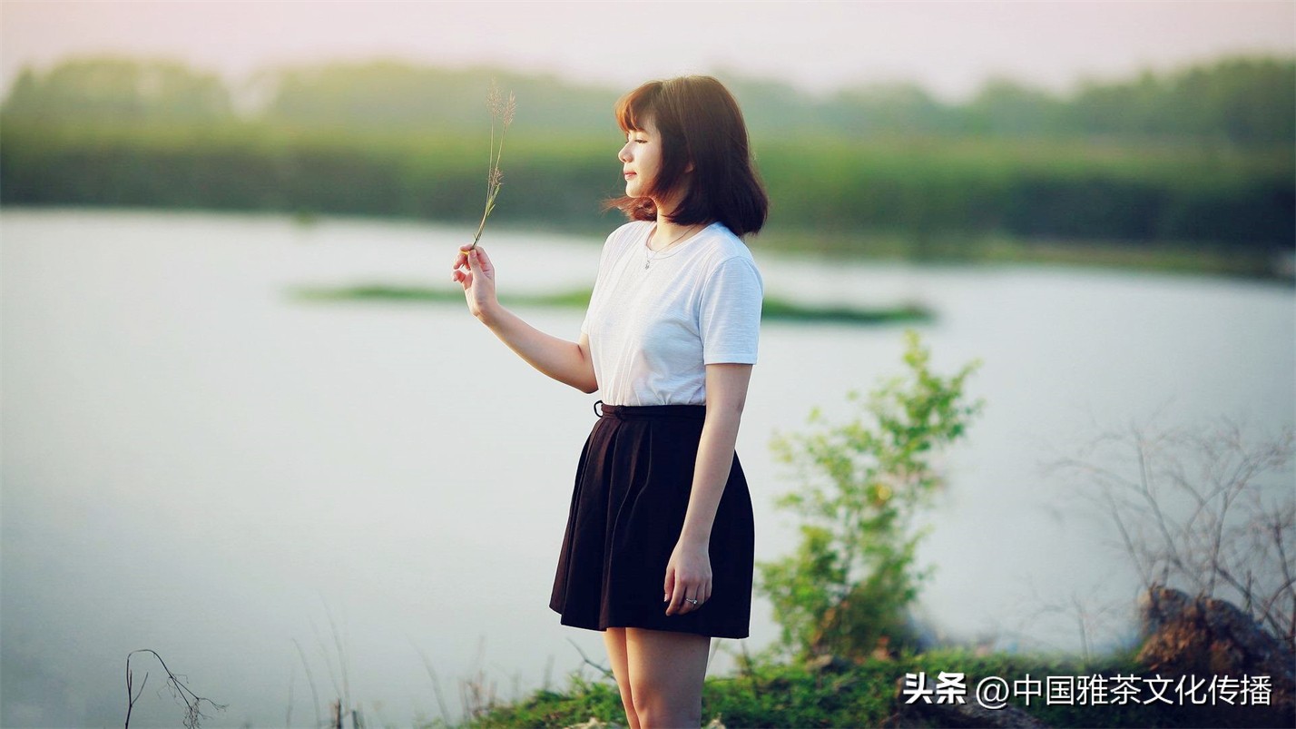 往事越千年人生弹指间意思解释,往事越千年人生弹指间的含义