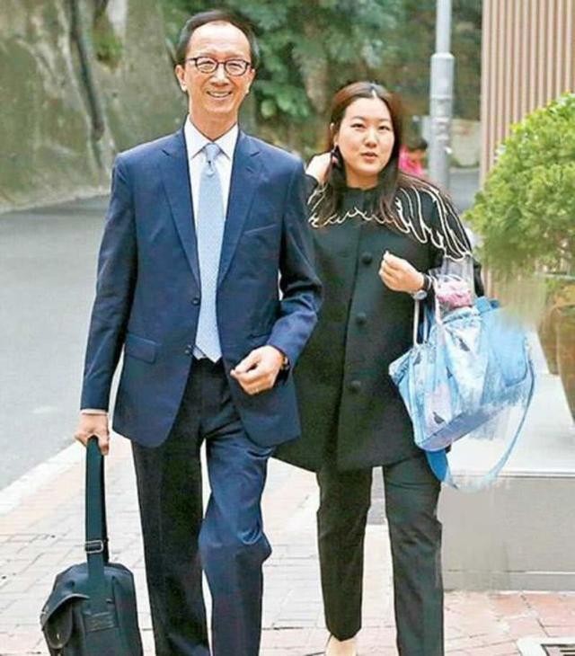 伏明霞辟谣离婚,伏明霞离婚真的假的啊