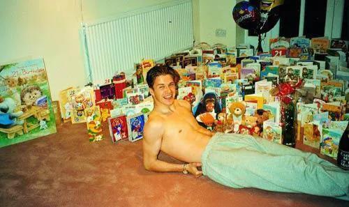 足坛进攻最强后卫,世界足坛现役最佳进攻型中场是谁