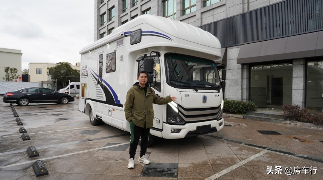 上汽跃进s1002.3t平头轻卡房车,2021年可可西里轻卡5.2t房车