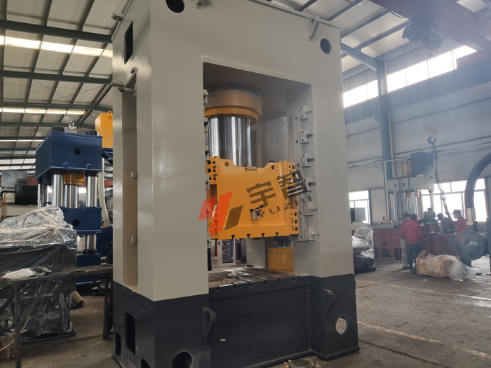 300吨龙门液压机框架,630吨框架式液压机价格多少