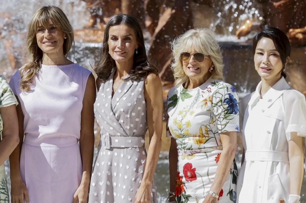 韩国第一夫人灰色套装裙,韩国总统夫人最新穿搭