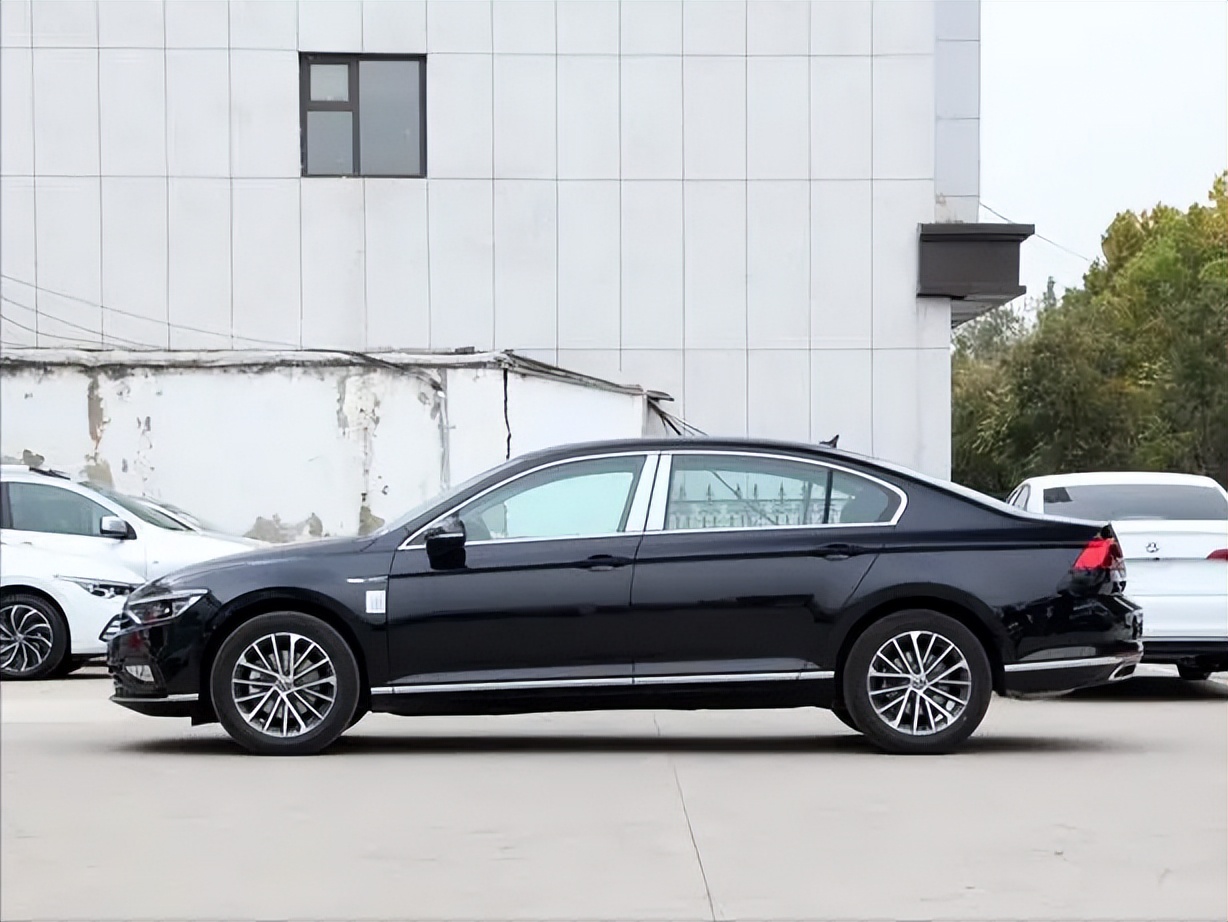 月薪多少养迈腾,养一辆迈腾一个月多少钱