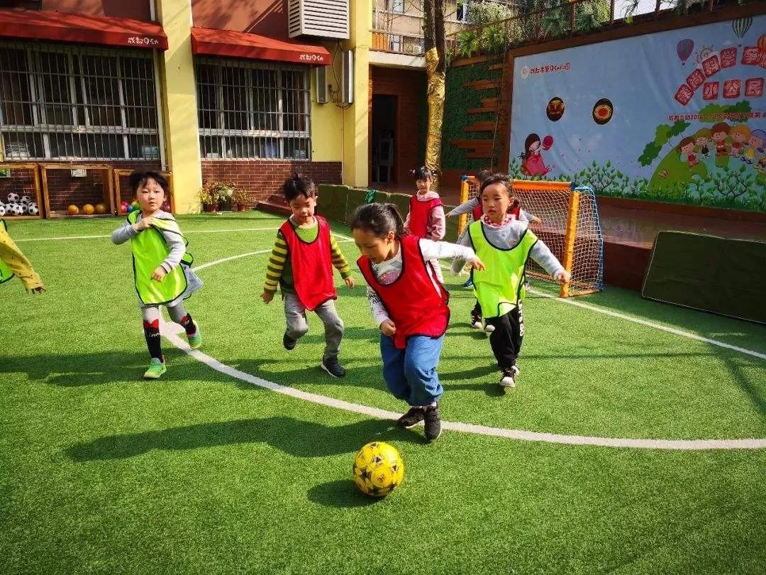 幼儿园铺设足球场,幼儿园人工足球场铺设流程